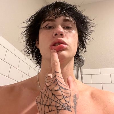 hi my name is Tate if your reading this you obviously like my page so follow me:) 18+ NSFW. ( I’m 6’6)