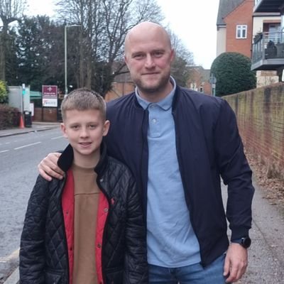 perryvaro's profile picture. 