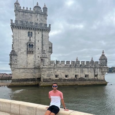 andriiu8's profile picture. Maestro. La vida es un suspiro, así que échale ali-oli al serranito. Por favor.