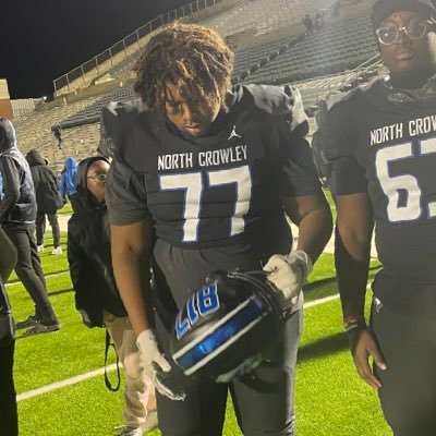 OL 305 6’3 coach gates @therealraygatesn North Crowley hs class of 2026 GPA 3.07 https://t.co/zXah3ZGlED