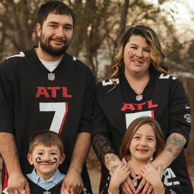 I love 3 things    1: my Family 2: The Falcons 3: my job