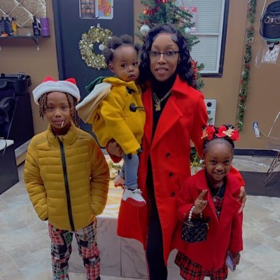 Wife 💍 Mother of 3 👩👧👦🌎🤟🏾❤ DJ•AC•KJ #RIPGrandmaShirlene 💜😩 LLMaineMaine 💚🍾 LLLando 💔 LLEARK 🕊️