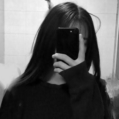 _JustEyaa's profile picture. Just go with the flow | 22 
Goal Digger ✨ Future Nurse 👩🏼‍⚕️
Random Quotes/Tweets • Erika Marie