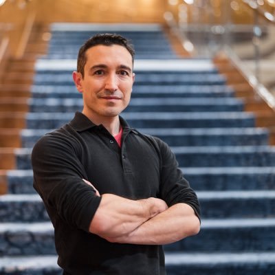 JeremyBambini's profile picture. Ancien militaire • Auteur • Copywriter. J’ai quitté l’esclavage moderne grâce à la méthode enseignée dans mon livre « La Journée De 33 Minutes », à 2 reprises :
