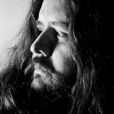 AraujoDusky's profile picture. Sou guitarrista, músico, bacharel em cinema, editor da roqueira, consultor e editor de idéias.