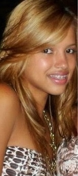 Sou da @__thaynaoliveir. Irmãs separadas na maternidade. Amigas na escola , irmãs na vida.