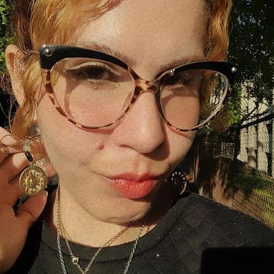 She/Her 
Astrolover, Vegan, Naturalist 🍎
Polyglot, Redhead,
calé living in the carribean 🧘‍♀️✨️💖