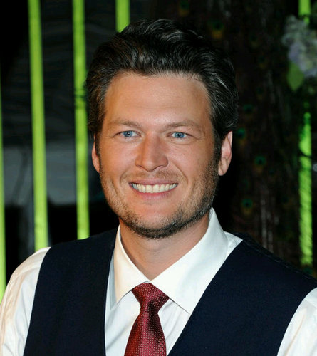 I love blakeshelton and his music I love Toms Wild Life and hunting and I love all country music :)