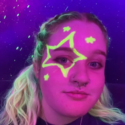 xplodinglemon's profile picture. film graduate // concert goer // frog lover