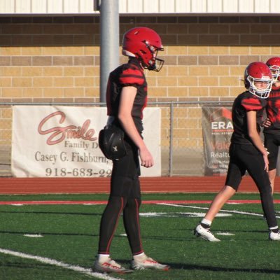 qb/6’0 150 pounds powerlifting/football/track. 4.8 40/ 8th grade.  hilldale Muskogee ok