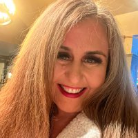 Zoe 💙 (@zoebeesbooks) 's Twitter Profile