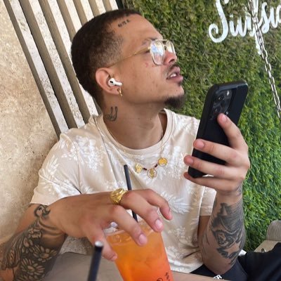 V_huit94's profile picture. 