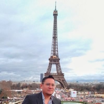 Iván Miranda/Guayaco. Leo libros basados en hechos reales. Soy políglota, melómano, ateo y aventurero 52 -países visitados. Escribo a favor de los más débiles.