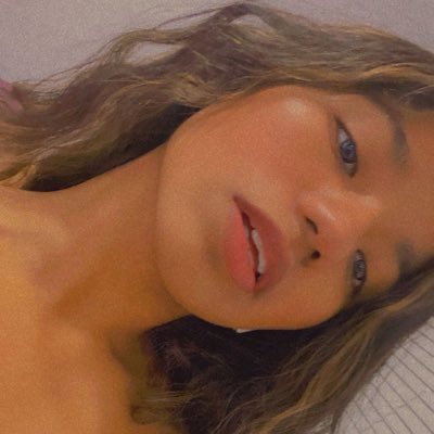 lekhikari's profile picture. ☭ | xxiii | desi lesbian: she/her | on a distant hill singing of freedom 👒🍀