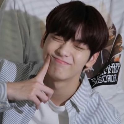 chosbizzn's profile picture. txt my only love ; (taylor's version) ☁️