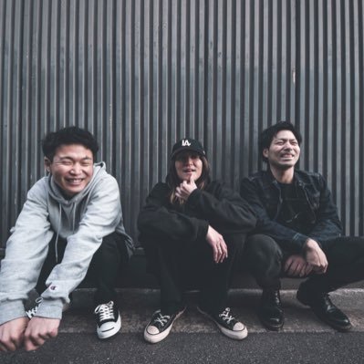 Pop punk band https://t.co/dylK5VCoAR
Label:WORLD WIDE records Gt,Vo KAZUKI(@kazukodelonge) Ba,Vo Sugi-show(@sugishow182) Dr. YUSUKE(@yske_k)
https://t.co/Zw4g5186W3