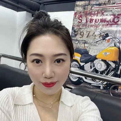 zhongdaohuizi's profile picture. 実際、人生には期限が切れたものがたくさんあります。 今の気分では元の選択に戻ることは不可能だし、昨日の太陽では今日の服は乾かない