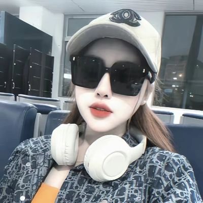 21살! 여고다녀요(사진이랑오프는 성인되면 할게요!)암퇘지라고 불러주면 흥분하는데…헤헹여왕님들도 디엠 해주세요!30대 이상의 남자를 좋아한다