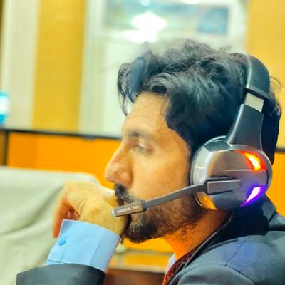 khurshid729's profile picture. صحافت کی لیکن صحافی نہیں بنا کیونکہ پاکستان میں صحافی لفافی ہے یا پھر بے روزگار۔۔