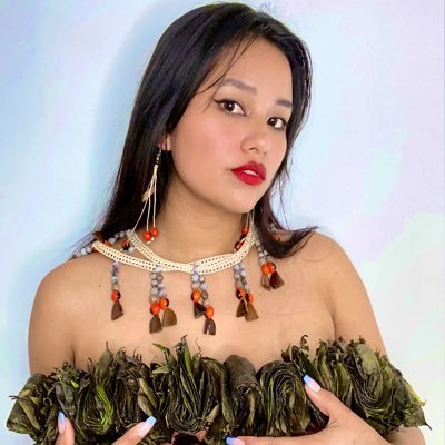 Amazonian model advocating for the rainforest. 🌿🌺 Support the Amazon by donating. Together, we can make a difference! 🦋🪲👇🏼