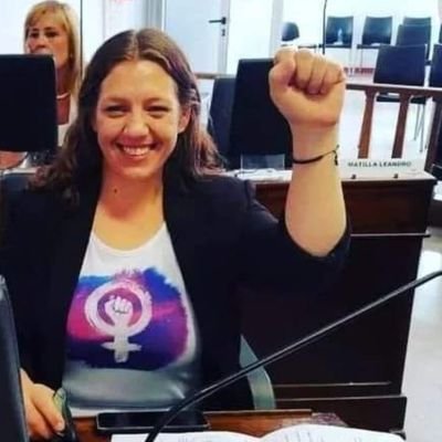 Militante del Partido Comunista✊
Mamá  de Matu❤️
Licenciada en Trabajo Social 📚
Militante Feminista 💜💚❤️