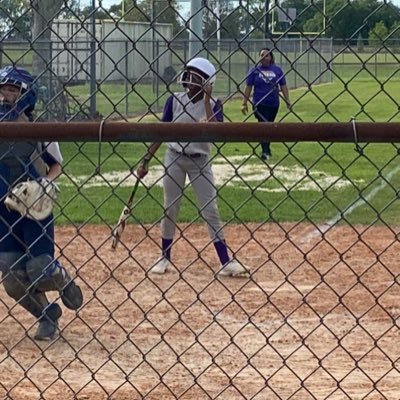 #2🥎 (class of 2027) | 5’0 100 | play shortstop 🥎 attends jeanerette senior high schools 9th grader/ been playing varsity softball since 7th grade