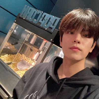 atchibababa's profile picture. ─── ☆・° .+ study twt!