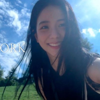 JISOO deserves all the best of the world