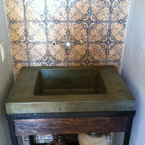 diamond concrete polishing, custom concrete countertops, pre-cast concrete, micro-tops, overlays, concrete repair and restoration