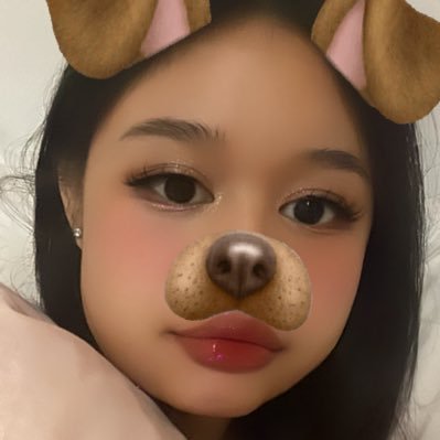 dopestwifemom's profile picture. internally screaming externally chill