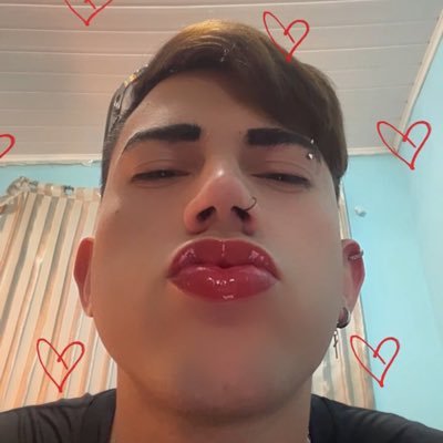 ✨Linda é a alma que mesmo com as cicatrizes prefere espalhar amor✨