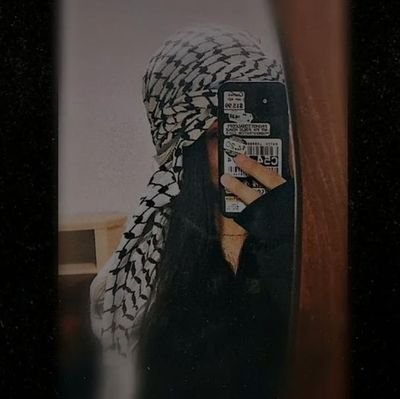 سموكه🖤
مليش عزيز ولا غالي 🤭
ال ف ايدي مينفعش غيري يبصله 🧚‍♀️