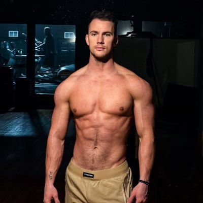 6’3 28 y/o exhibitionist🔞HMU for worn gear, custom pics/vids, private shows, etc💦
Cashapp: $FlexxDrains
