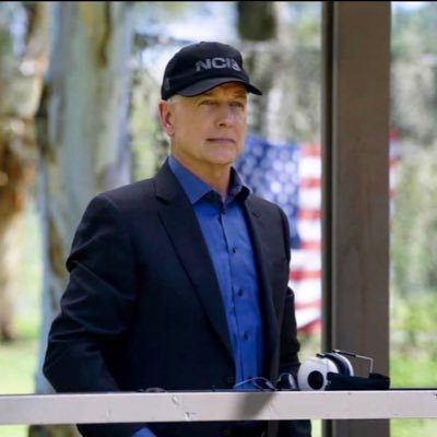 🌟 Mark Harmon: Connecting On and Off Screen 🌟  Welcome to the fan page of Mark Harmon! Known for portraying the iconic Leroy Jethro Gibbs on NCIS,