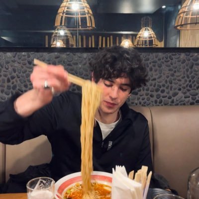 bhnoee's profile picture. 