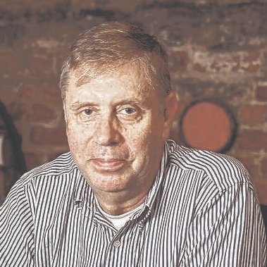 Newspaper editor. Dad of four, husband of one, chicken farmer, root beer connoisseur. https://t.co/d6i7AfG4oS.