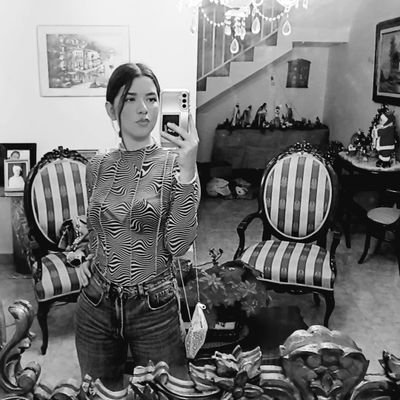 adrianaarcique's profile picture. Juro solemnemente que mis intenciones no son buenas.