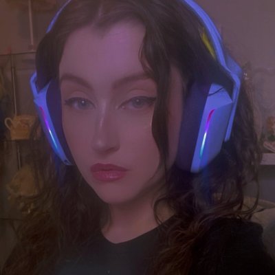 ✧ loud but chill twitch streamer & content creator • BS in computer engineering •  cat mom • tv/film obsessed • bpd+bipolar ✧ ✉twitchchelsu@gmail.com