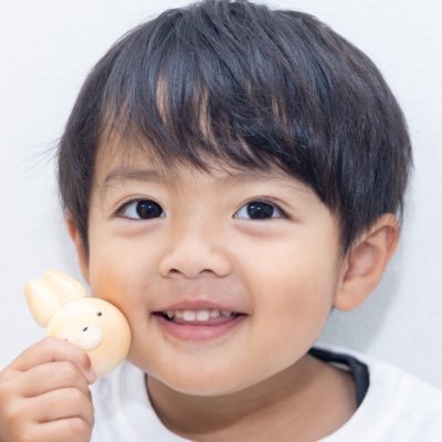 現在1歳5ヶ月と3歳.5歳の3人の息子の子育てをしながらハンドメイドしています。 出産祝いギフトやままのおしゃれを応援するアイテムも作成中です。 ハンドメイド ファッション ハンドメイド好きさんと繋がりたい https://t.co/EgznPYSjub