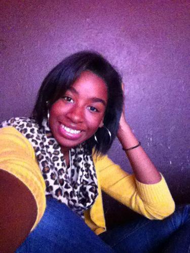 i love 2 sing laugh hangout nd have fun ..follow me!:)