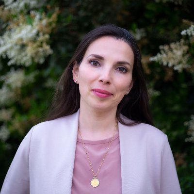 פסיכולוגית חברתית, מרצה לחכמת הקבלה.חולמת שהעם שלנו יתעורר, יתחבר ויממש את הפוטנציאל האדיר שלו. להורדה: מדריך לשינוי המציאות לפי חוקי הטבע-https://t.co/MPmNjWZGFC