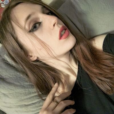 - nsfw - 20 - very tranz - she/her - fransly, OF Manyvids @vanessa_suggz - fan of chastity - submissive sissy girl -
