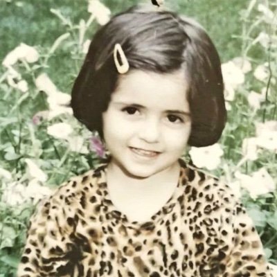 سپيده که سر بزند در اين بيشه زار خزان زده شايد دوباره گلی برويد شبيه آنچه در بهار بوييديم
پس به نام زندگی هرگز مگو هرگز....