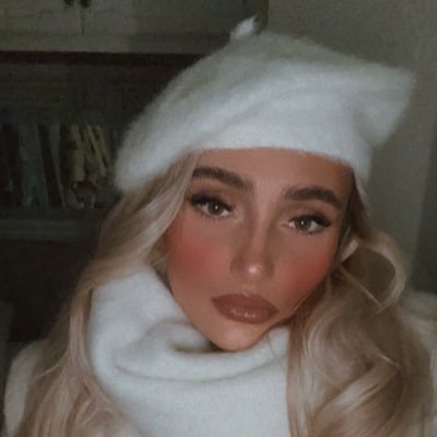 MUA, HD Brow Stylist & specky ned | IG - rebeccamox/rebeccamoxmua