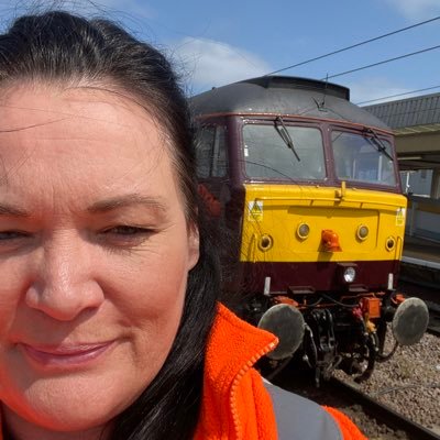 Mum, train signaller, love to travel and chinwag😊