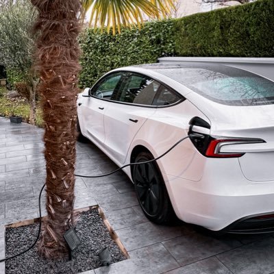 Hello there! #Tesla Model 3 |  | 🇫🇷 |