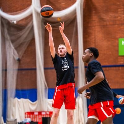 6'4 Wing | class of 24/25 | https://t.co/sdLNwfmmTp