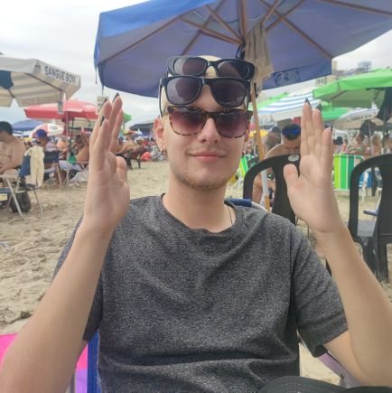 Enzow17's profile picture. como uma mariposa atraída por uma chama