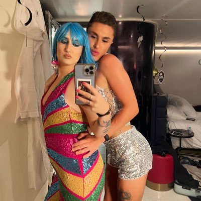 Finally decided to join twitter😂 Here for your entertainment. Let’s make some bad choices🍾 Gay AZ bitch