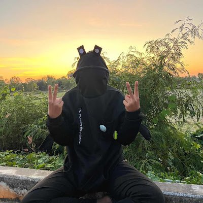 apichat77802's profile picture.